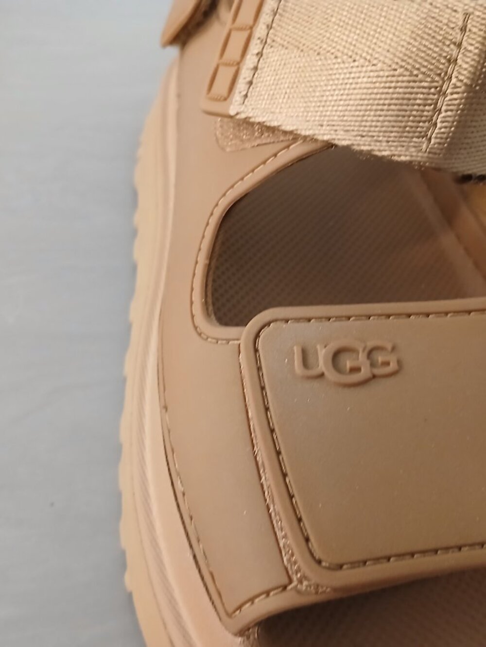 UGG platform sandal - Picture 3 of 10